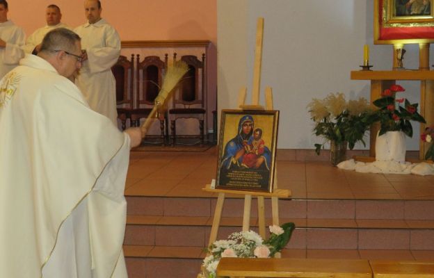 Ks. kan. Henryk Wojnar dokonał poświęcenie kopii obrazu Matki Bożej Paradyskiej