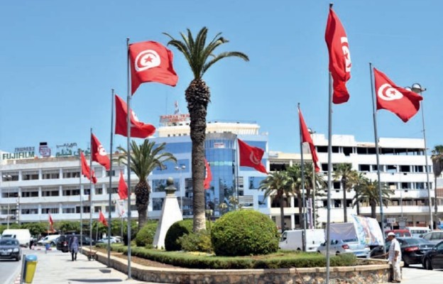 Wybory czy nie – flagi Tunezji są prawie wszędzie