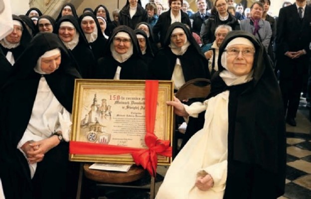 Siostry dominikanki opuszczają klasztorną klauzurę tylko w wyjątkowych sytuacjach, jak np. jubileusz 150-lecia ich obecności
w Świętej Annie