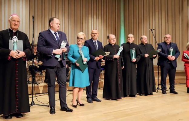 W licznym gronie wyróżnionych statuetkami „Anioł Hospicjum” byli wałbrzyscy duchowni wspierający placówkę