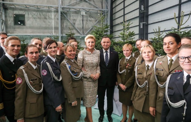 okazji nadchodzących Świąt Bożego Narodzenia Prezydent z Małżonką spotkali się z żołnierzami, weteranami i ich rodzinami