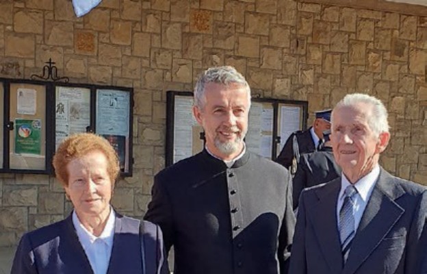 Ksiądz Zdzisław Błaszczyk z rodzicami, podczas świętowania srebrnego jubileuszu kapłaństwa