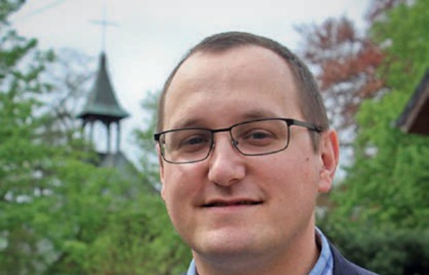 Łukasz Brodzik – redaktor naczelny Młodzieżowej Agencji Informacyjnej MAIKA. Mieszka w Zielonej Górze
