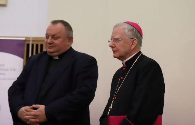 Abp Marek Jędraszewski i ks. prof. Waldemar Cisło 