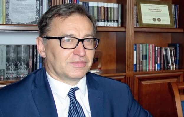 Dzisiaj historia stała się narzędziem walki politycznej –
wskazuje dr Jarosław Szarek