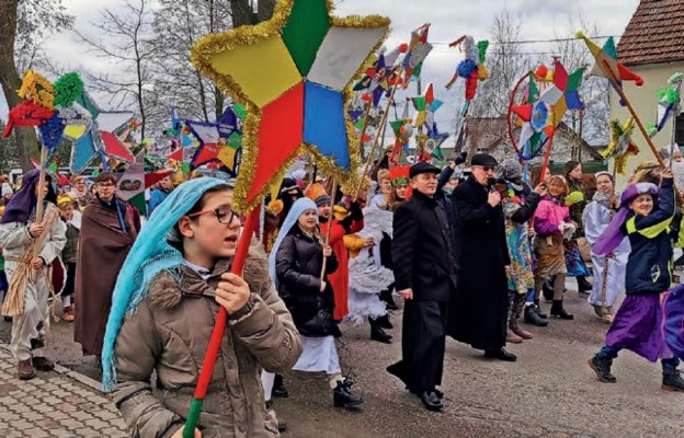 Kolorowy korowód przeszedł ulicami Jabłonowa Pomorskiego