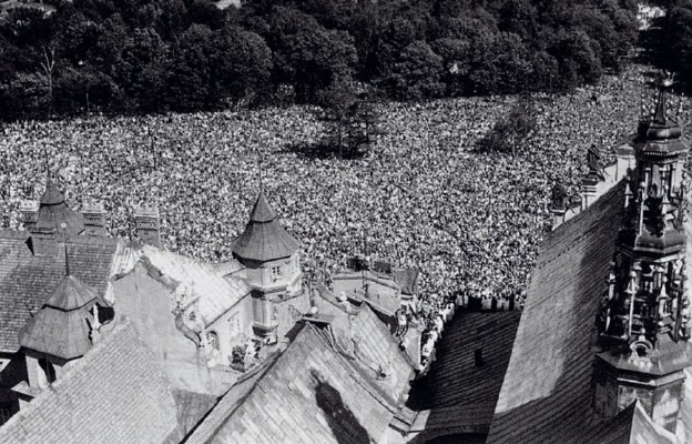 Podczas składania ślubów jasnogórskich, 26 sierpnia 1956 r.