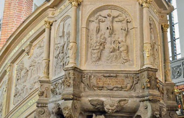 Ambona to arcydzieło sztuki sakralnej w kamieniu