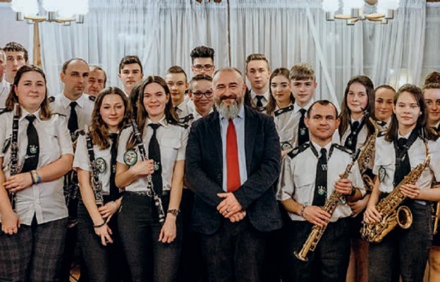 Orkiestra po występie w Gminnym Domu Kultury w Lipnicy Murowanej (w niepełnym składzie)