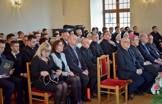 Uczestnicy prelekcji na auli seminaryjnej