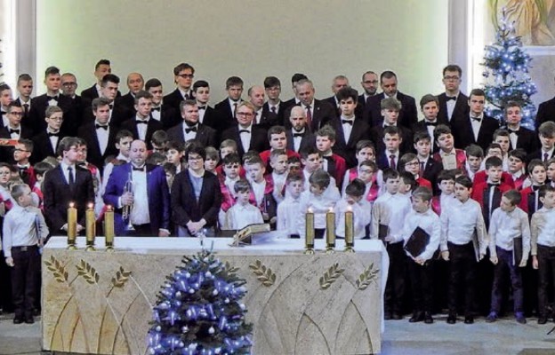 Koncert połączonych chórów z Rzeszowa i Lublina miał miejsce w sanktuarium Matki Bożej Latyczowskiej