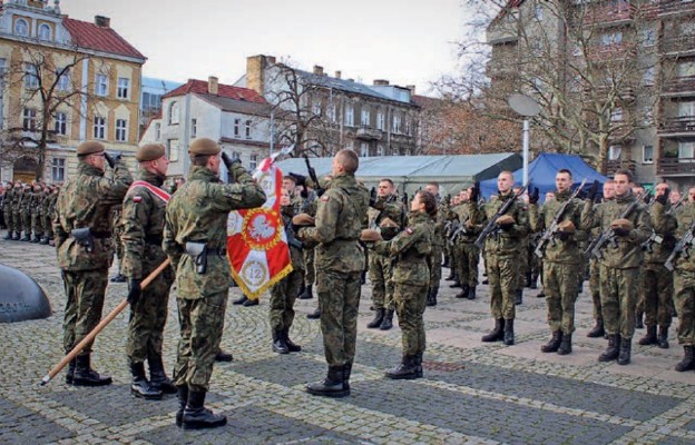 Zamienili góry na mundury