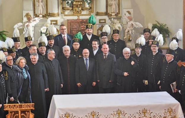 Pamiątkowe zdjęcie na zakończenie jubileuszu