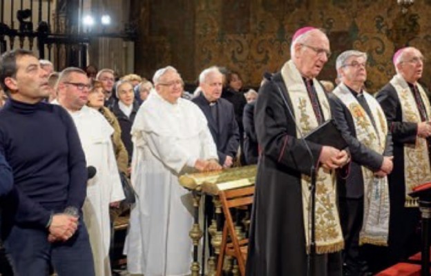 Nocne czuwanie wiernych diecezji świdnickiej wraz z biskupem i ojcami paulinami