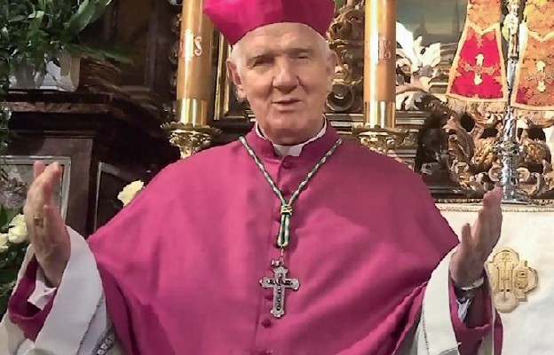 Bp Ignacy Dec w katedrze swidnickiej
podczas składania zyczen diecezjanom
