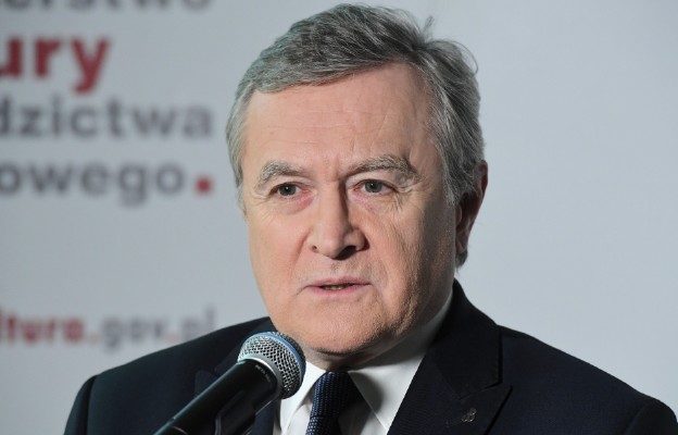 Gliński: występujemy do UE o obniżkę VAT na książki drukowane do stawki zerowej