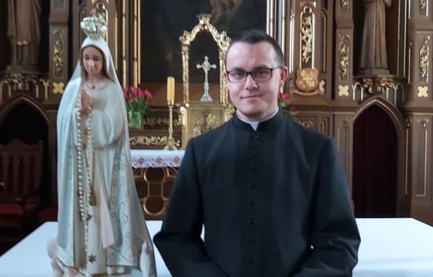 Ks. Marcin Marciniak jest wikariuszem parafii pw. Podwyższenia Krzyża Świętego w Sulechowie