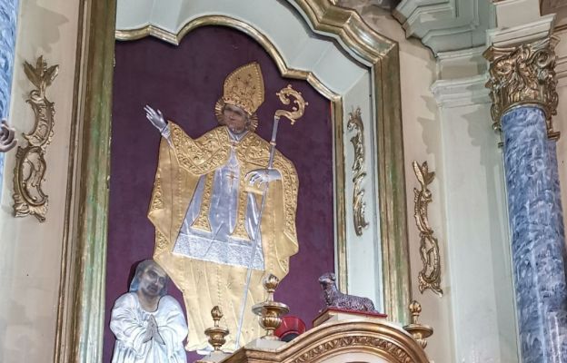 Ołtarz z obrazem św. Stanisława BM w Górecku Kościelnym.