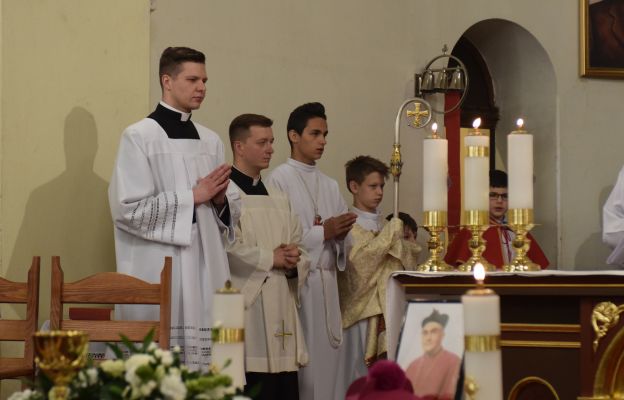 Asystę przygotowała Służba Liturgiczna miejscowej parafii pod opieką wikariusza ks. Jarosława Buczyńskiego