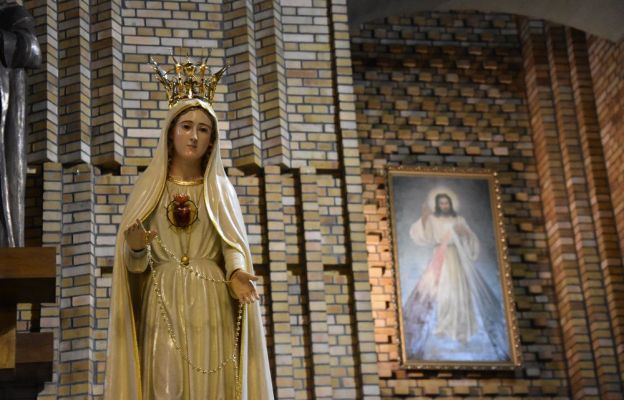 Figura Matki Bożej w parafii pw. Świętego Michała Archanioła w Toruniu