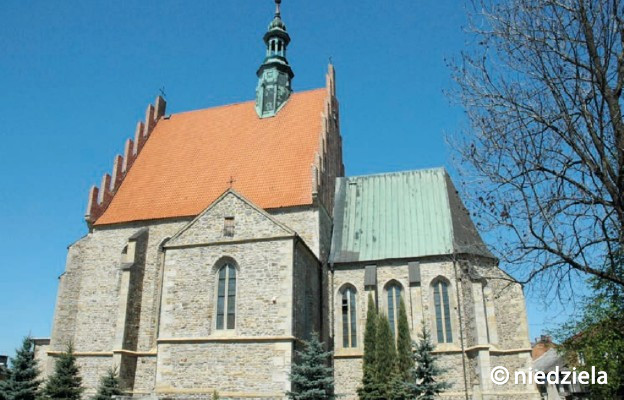 Szydłowiecka fara św. Zygmunta – widok od strony ul. Zakościelnej