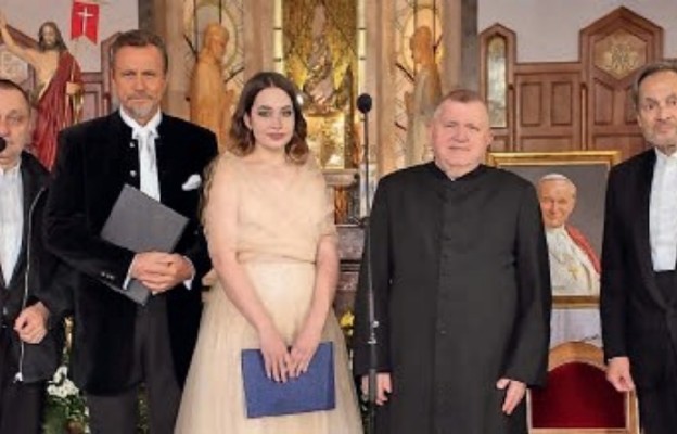 papieskie święto rozpoczął koncert z udziałem Roberta Grudnia, bogusława Morki, Marii kopińskiej i Jerzego Zelnika