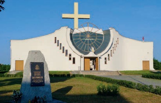 Kościół św. Wojciecha, który powstał z konstrukcji papieskiego ołtarza