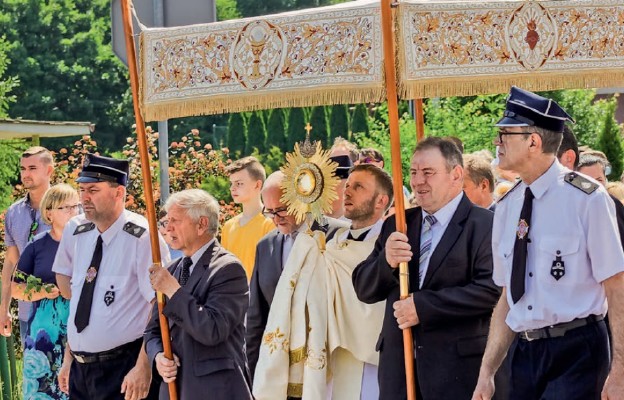 Obyśmy postępowali w miłości do Pana ukrytego dla nas w Eucharystii