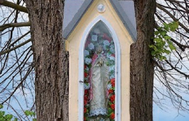 Zabytkowa figura Matki Bożej z 1927 r.