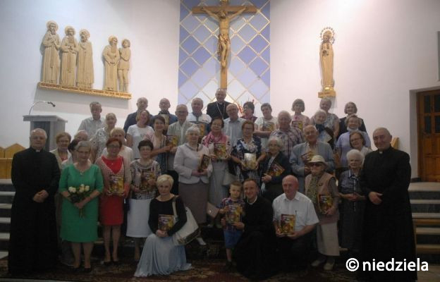 „Zjednoczyła nas wiara”: książka o znaczeniu parafii w życiu wiernych