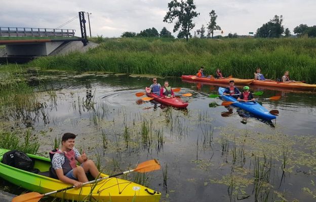 Młodzież spływem kajakowym uczciła Papieża Polaka