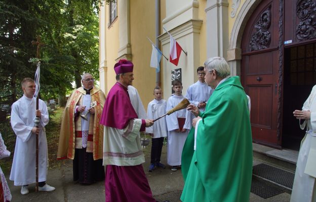 Powitanie biskupa w progach świątyni