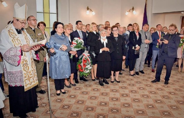 Uroczystość odsłonięcia tablicy poświęconej ks. Janasowi