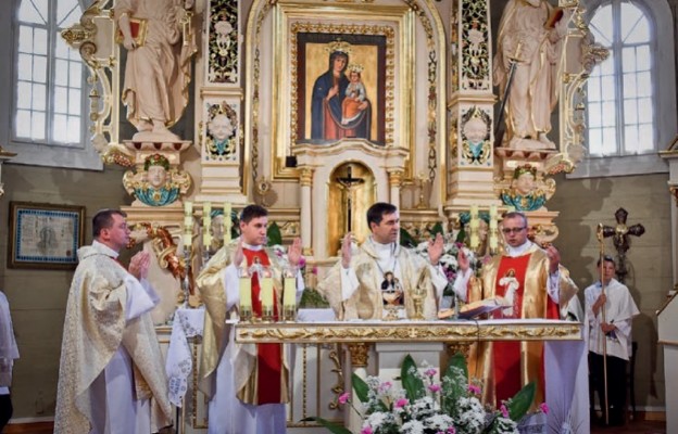 Mszy św. w 5. rocznicę koronacji obrazu pani Domanowskiej przewodniczył bp Piotr Sawczuk