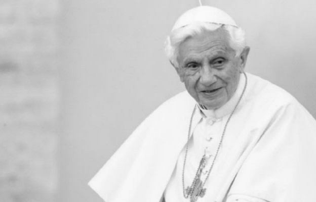 Świdnica. Diecezjalna i parafialna modlitwa w intencji zmarłego papieża Benedykta XVI