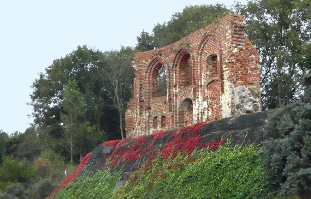Ruiny kościoła w Trzęsaczu