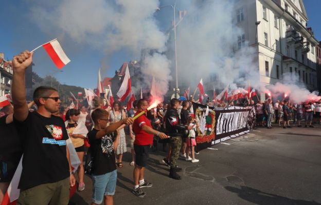 Cześć i chwała bohaterom – skandowali uczestnicy wałbrzyskiej manifestacji