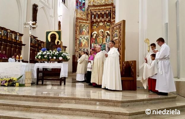 Nieszpory maryjne w archikatedrze Świętej Rodziny w Częstochowie