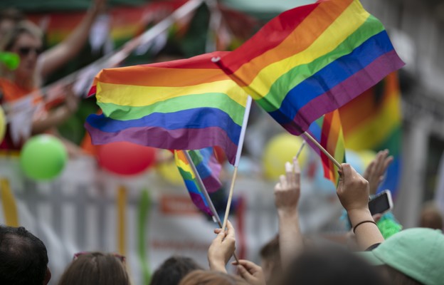 Ujawniamy. Stołeczny ratusz kontroluje dzielnice ws. działań na rzecz LGBT+