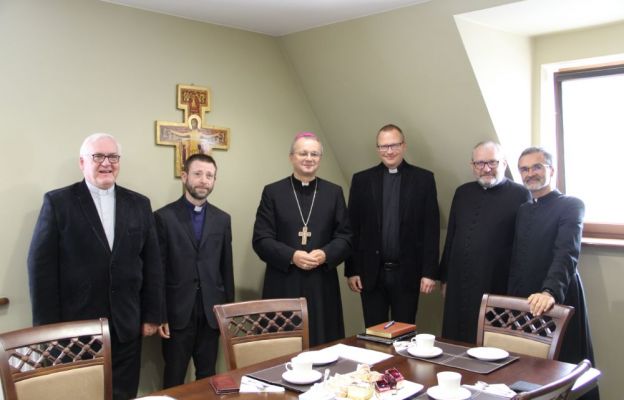 Część członków Rady ds. Formacji Kapłańskiej z bp. Tadeuszem Lityńskim