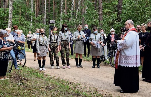 Nabożeństwu Drogi Krzyżowej przewodniczył ks. Józef Poskrobko