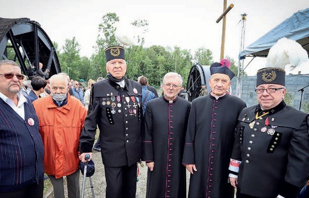 Spotkanie ks. Farysia z górnikami na uroczystości 40-lecia pierwszej górniczej Mszy św. w Wałbrzychu na KWK „Thorez”