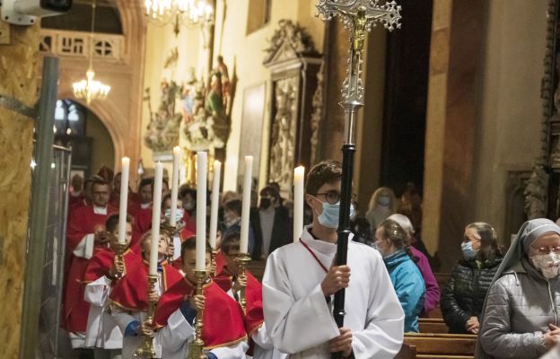 Asystę przygotowała katedralna Służba Liturgiczna