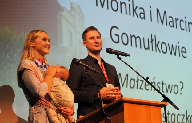 Monika i Marcin Gomułkowie podczas wykładu: Małżeństwo? Tylko dla prostaczków!