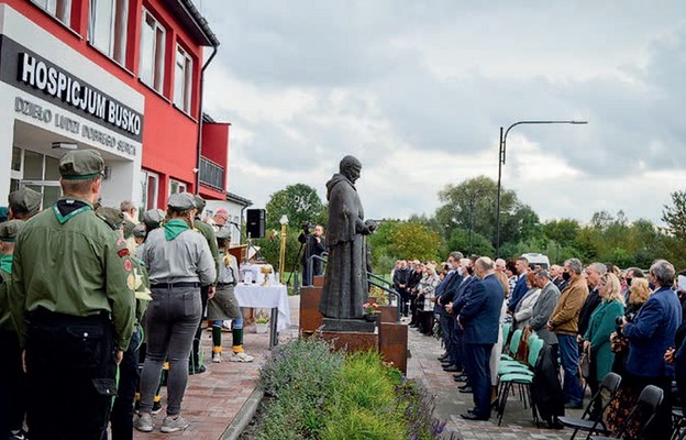 Uroczystość poświęcenia buskiego hospicjum