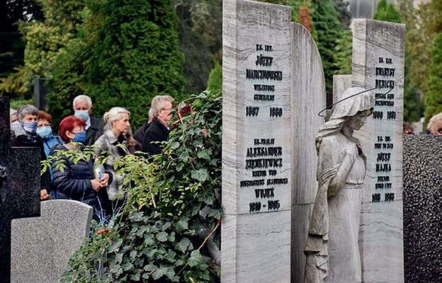 Wierni zachęcani są, aby na cmentarz udać się w inny dzień niż 1 listopada