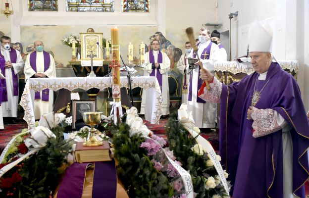 Niech Bóg da ci pić, ze źródła wody życia - mówił bp Dec nad trumną ks. Mycana