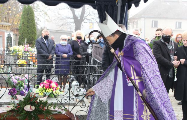 Ostatniemu pożegnaniu przewodniczył bp Adam Bałabuch