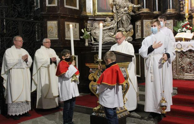 Tego dnia asystę liturgiczną przygotowali katedralni ministranci.