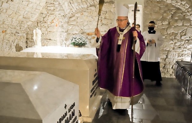 W podziemiach katedry spoczywają biskupi lubelscy